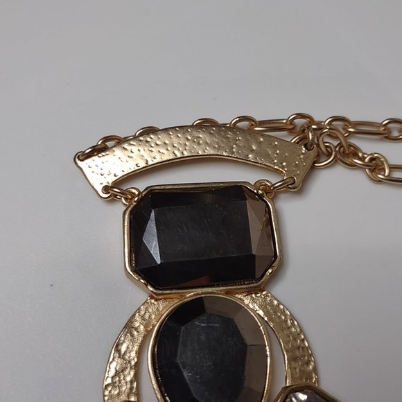 Gold Tone Metal And Plastic Large Pendant Necklace Adjustable 34.5 To 38 Inches - Picture 4 of 11